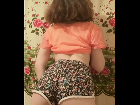 ❤️ Szexi fiatal csaj vetkőzteti le a rövidnadrágját a kamera előtt. Anal pornó at hu.porno24-7.ru