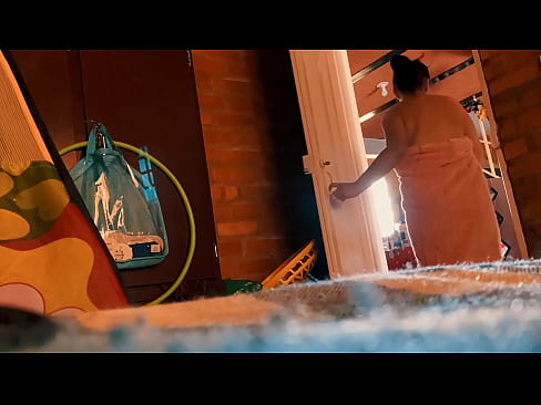 ❤️ A nagybátyám követ a zuhanyzóba, és megdug, miközben zuhanyozom. Anal pornó at hu.porno24-7.ru