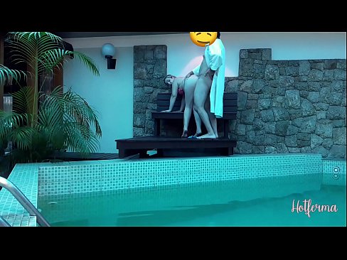 ❤️ A főnök meghívja a szobalányt a medencébe, de nem tud ellenállni egy forró Anal pornó at hu.porno24-7.ru